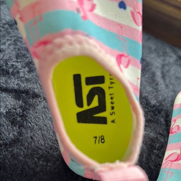 Kids Flamingo Print Swim Shoes - Pink and Blue - Picture 2 of 5